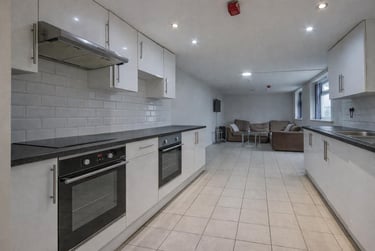 7 bed house, Rhymney Street, Plasnewydd, Cardiff, CF244DH - Image 1